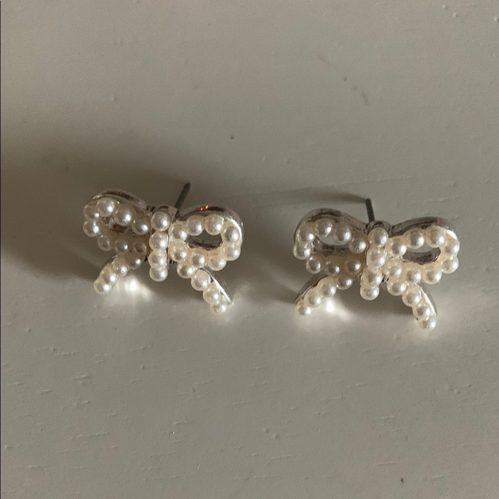 Elegant Pearl Bow Earrings